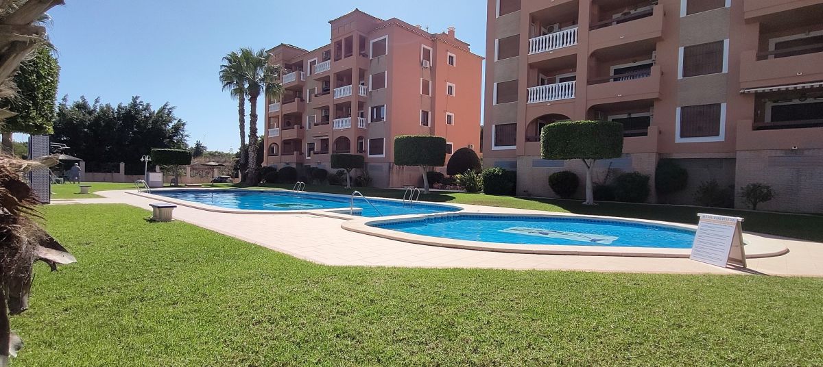 Apartment in Villamartin - view 1