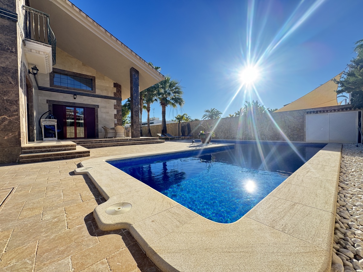 Villa in Cabo Roig - Image 3