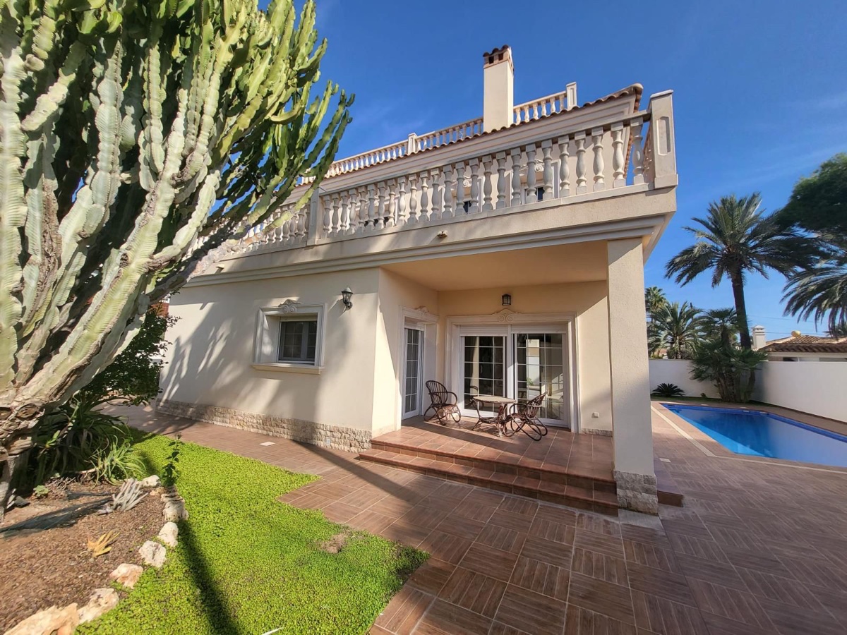 Villa in Cabo Roig - Image 2