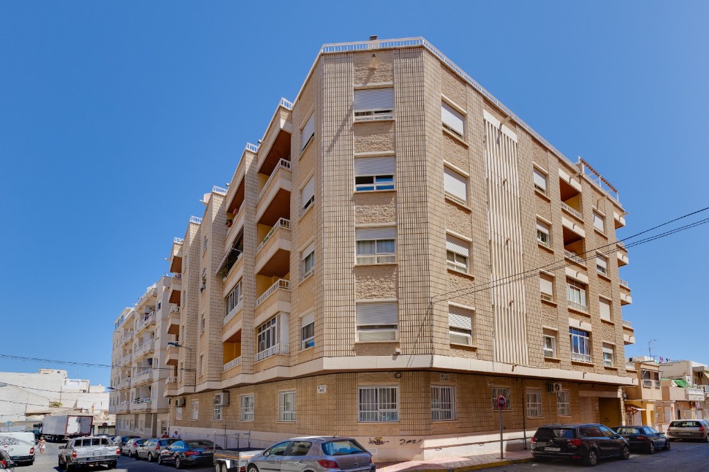 Apartment in Torrevieja - Image 2