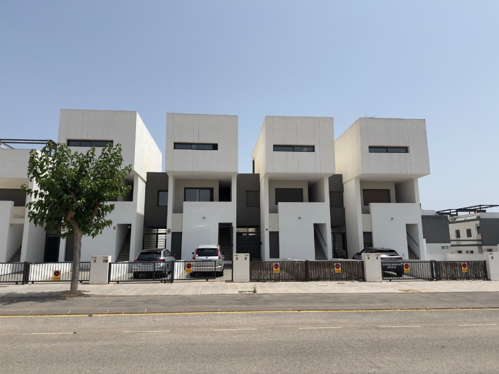 Apartment in Mil Palmeras - Image 4