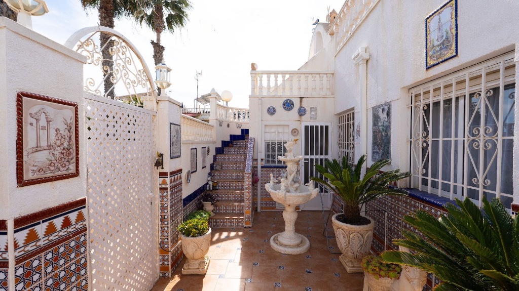 House in Torrevieja - Image 3