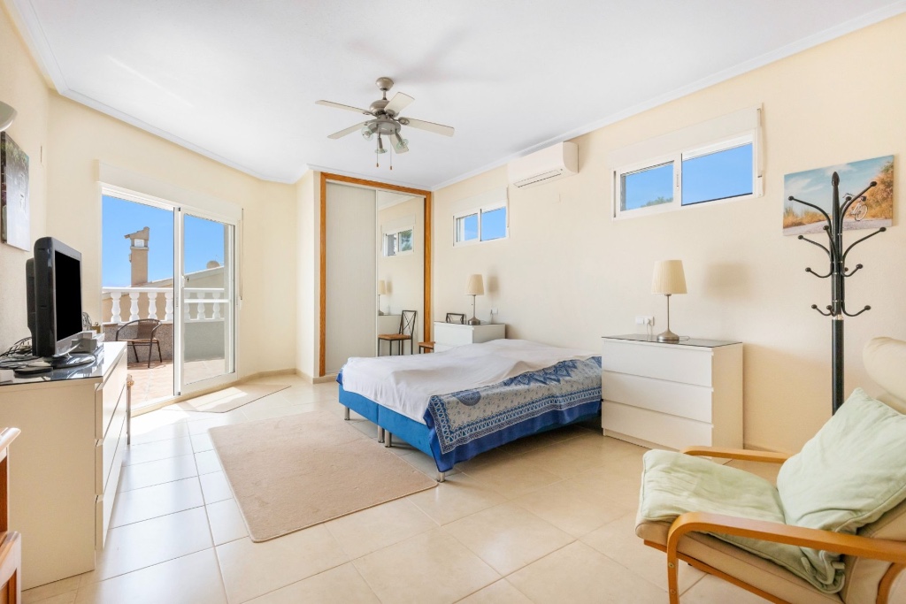 Villa in San Fulgencio - Image 4