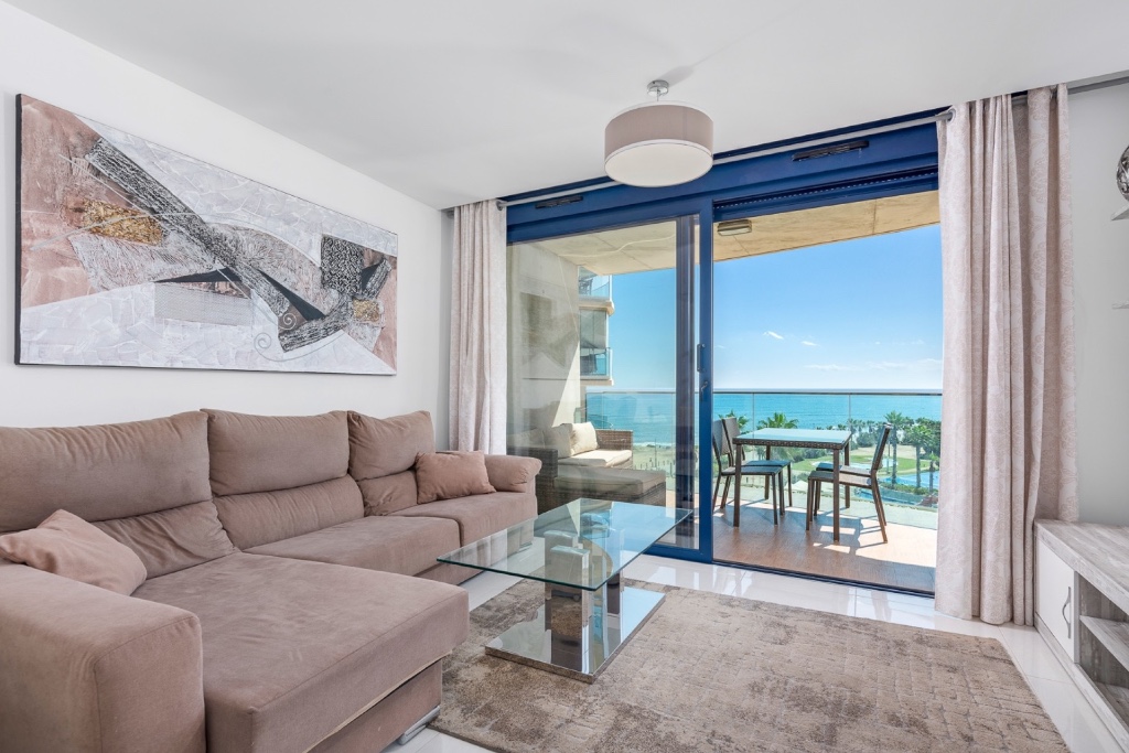 Apartment in Punta Prima - Image 2