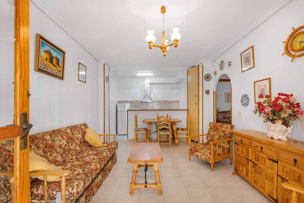 Apartment in Torrelamata - Image 2