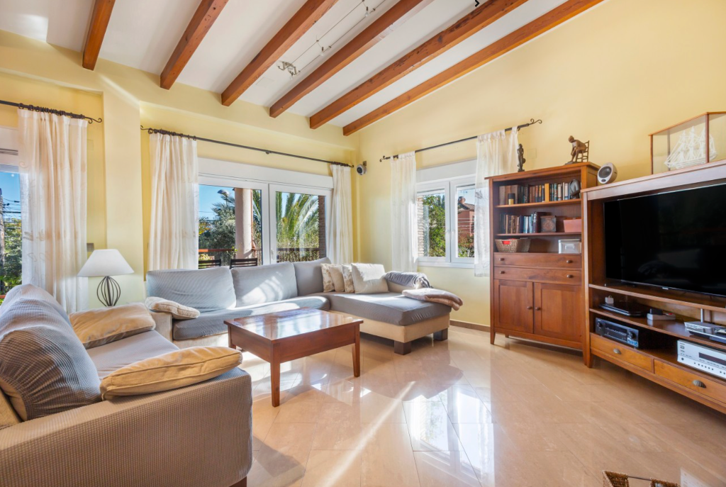 Villa in Residencia los Altos - Image 2