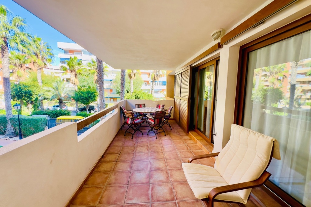 Apartment in Punta Prima - Image 2