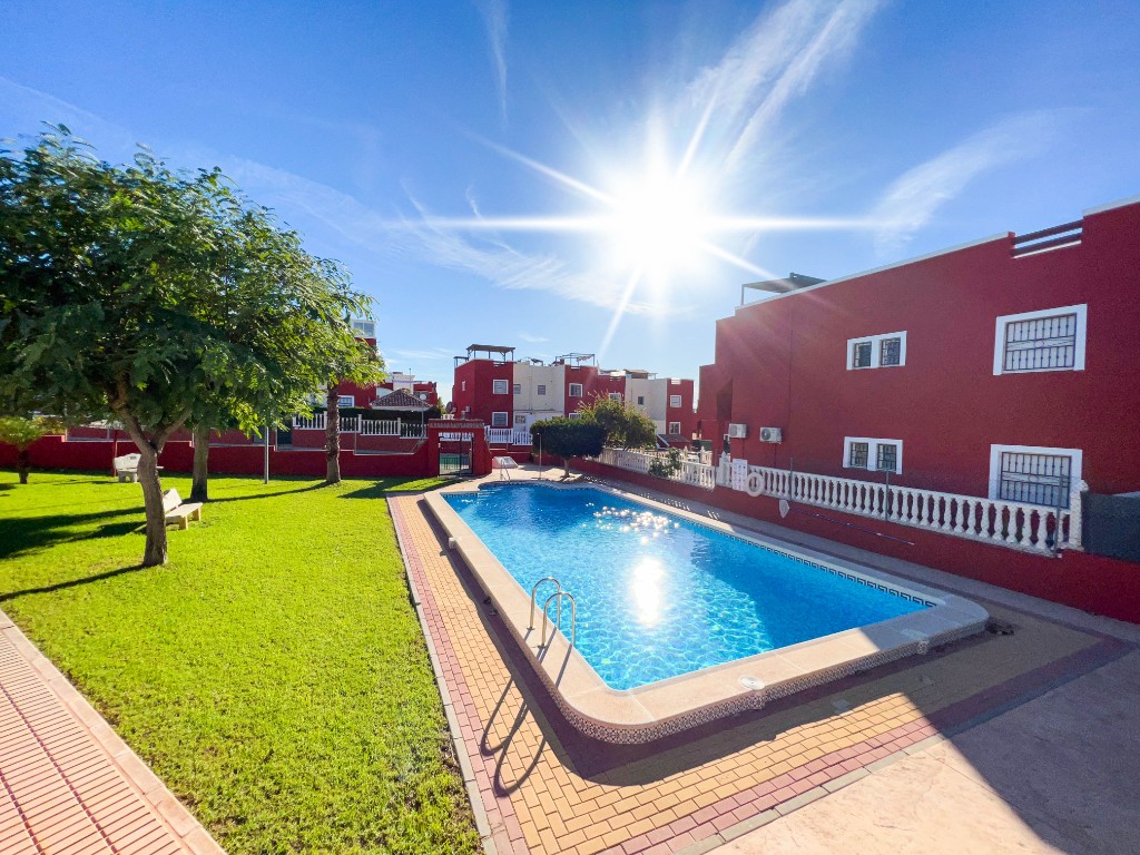 House in Urbanizacion los Balcones - Image 4