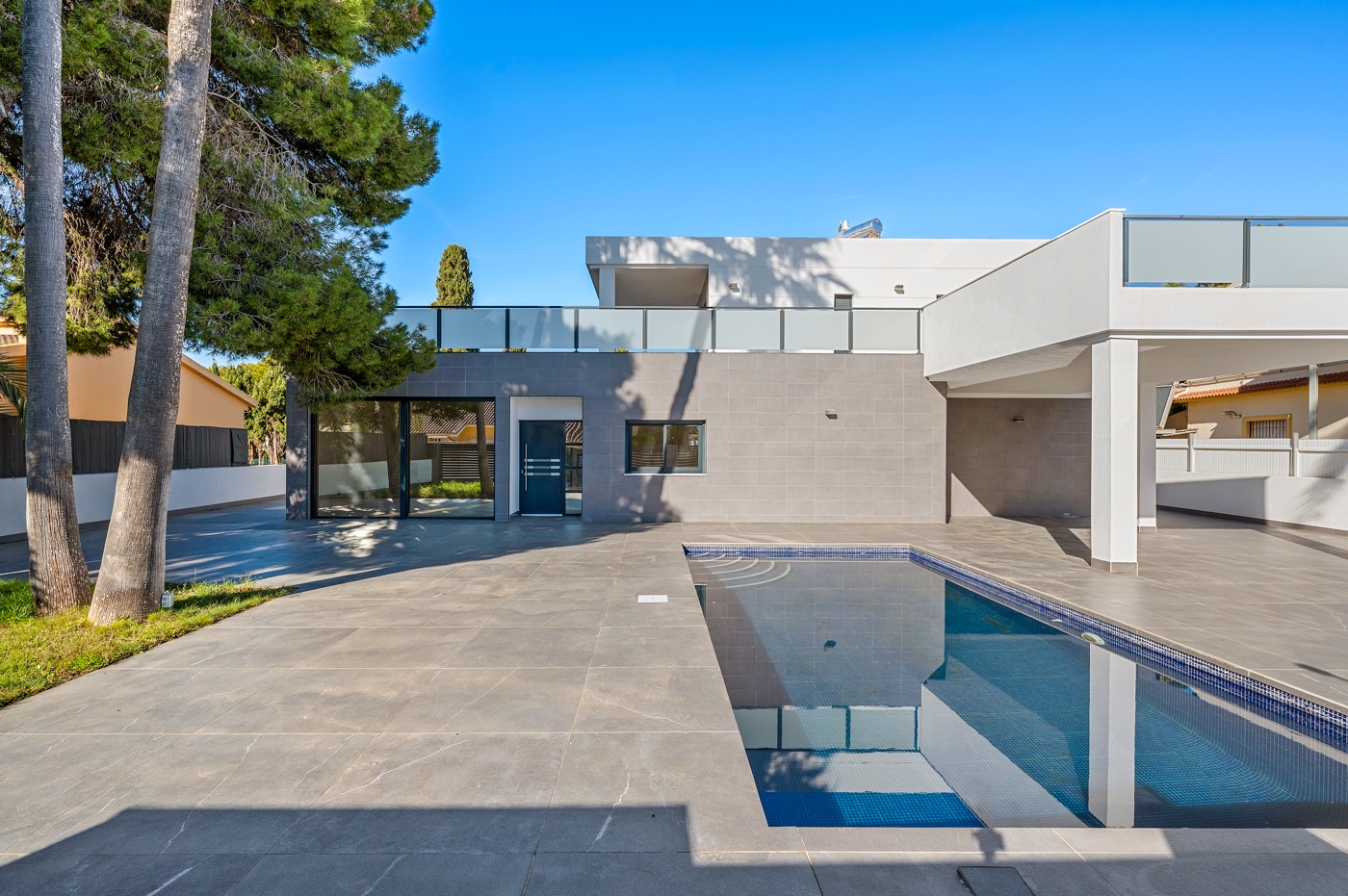 Villa in Los Tarragas - view 1