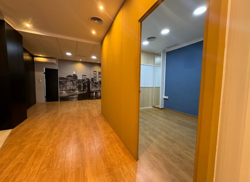 A Vendre - Commercial - Guardamar Del Segura - Guardamar del Segura Centro