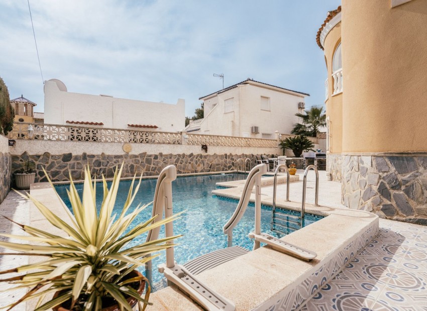 A Vendre - Villa - Orihuela - Villamartin