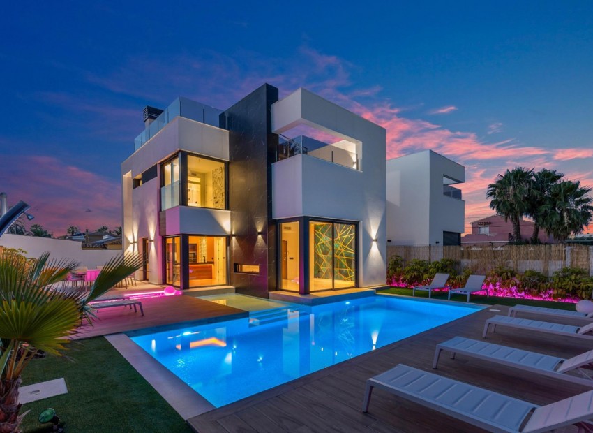 A Vendre - Villa - Torrevieja - Torrevieja Centro