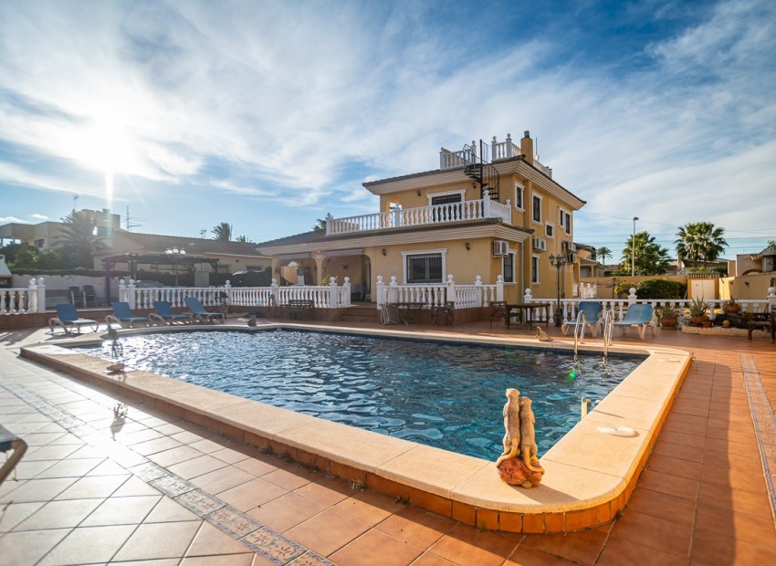 A Vendre - Villa - Torrevieja - Torrevieja Centro