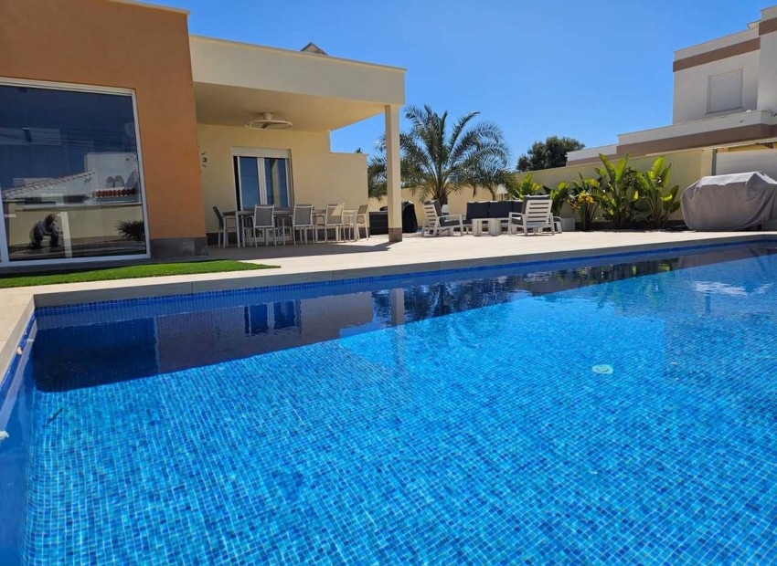 A Vendre - Villa - Torrevieja - Torrevieja Centro