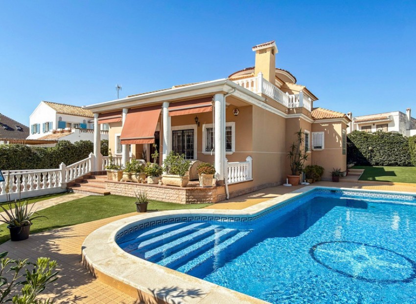 A Vendre - Villa - Torrevieja - Torrevieja Centro
