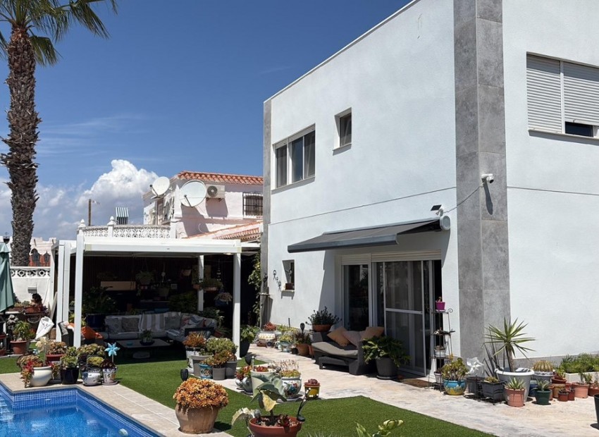 A Vendre - Villa - Torrevieja - Torrevieja Centro