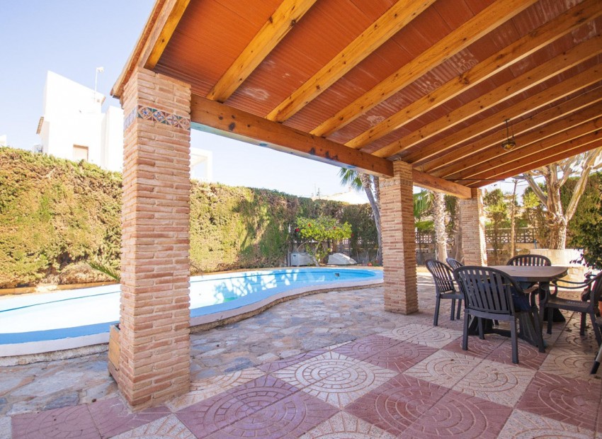 A Vendre - Villa - Torrevieja - Torrevieja Centro