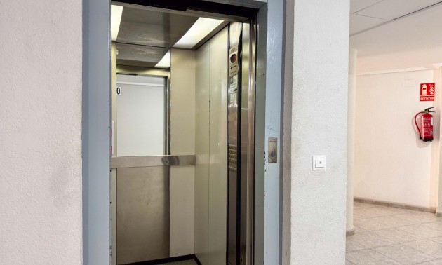 Apartment - zum Verkauf - Alicante - Parque de las Naciones