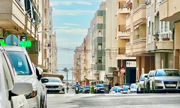 Apartment - zum Verkauf - Torrevieja - Torrevieja Centro