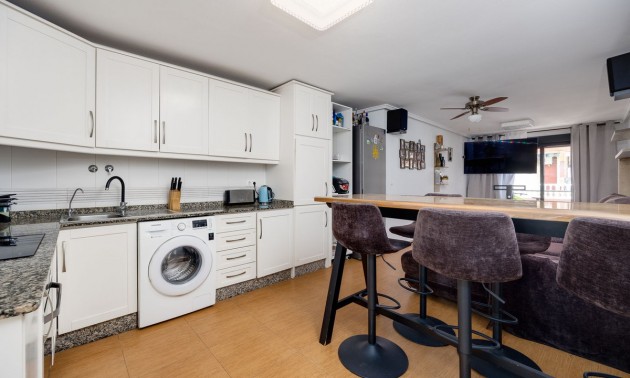 Apartment - zum Verkauf - Torrevieja - Torrevieja Centro