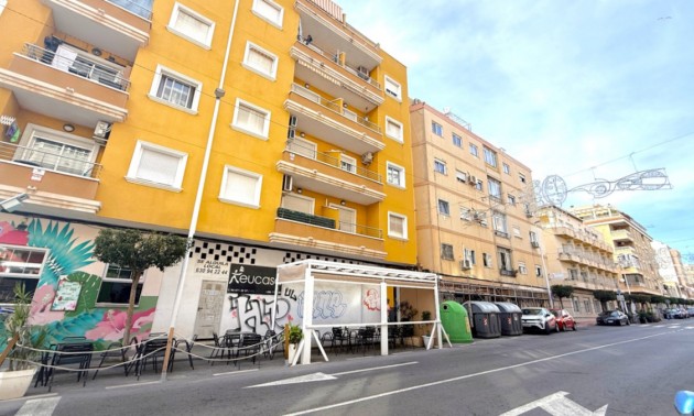 Apartment - zum Verkauf - Torrevieja - Torrevieja Centro