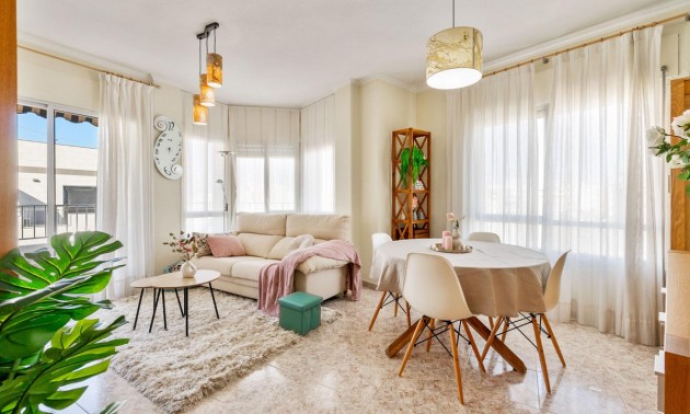 Apartment - zum Verkauf - Torrevieja - Torrevieja Centro