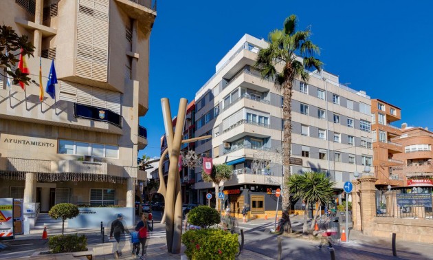 Apartment - zum Verkauf - Torrevieja - Torrevieja Centro