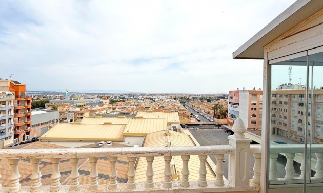 Apartment - zum Verkauf - Torrevieja - Torrevieja Centro