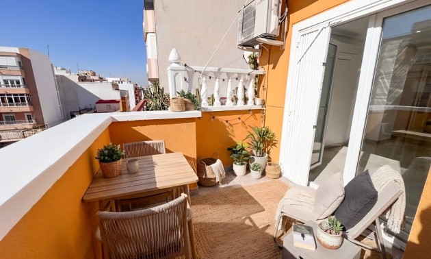 Apartment - zum Verkauf - Torrevieja - Torrevieja Centro