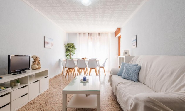 Apartment - zum Verkauf - Torrevieja - Torrevieja Centro