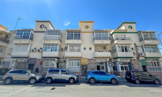 Apartment - zum Verkauf - Torrevieja - Torrevieja Centro