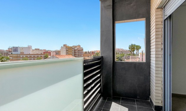 Apartment - zum Verkauf - Torrevieja - Torrevieja Centro