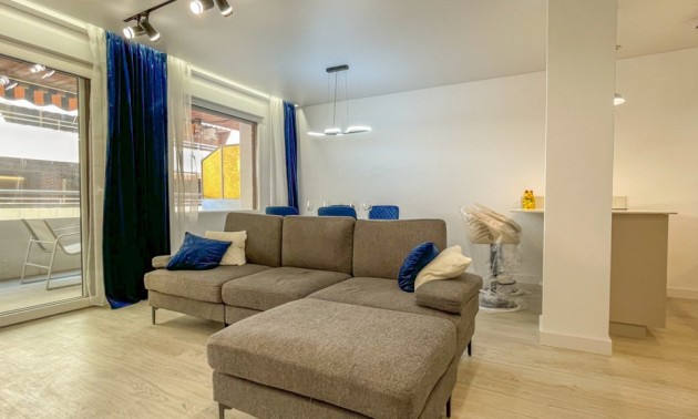 Apartment - zum Verkauf - Torrevieja - Torrevieja Centro