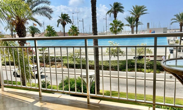 Apartment - zum Verkauf - Torrevieja - Torrevieja Centro