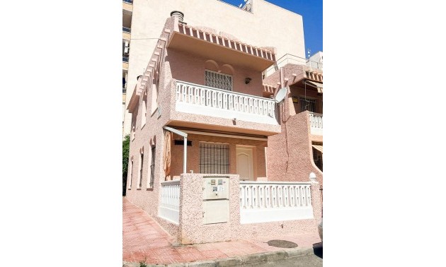 Apartment - zum Verkauf - Torrevieja - Torrevieja Centro