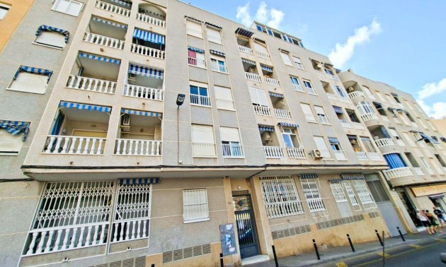 Apartment - zum Verkauf - Torrevieja - Torrevieja Centro