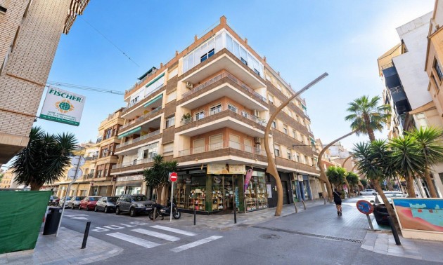Apartment - zum Verkauf - Torrevieja - Torrevieja Centro