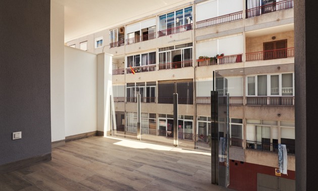 Apartment - zum Verkauf - Torrevieja - Torrevieja Centro