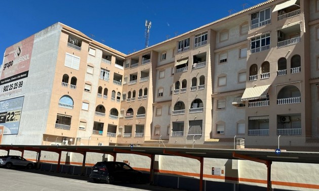 Apartment - zum Verkauf - Torrevieja - Torrevieja Centro