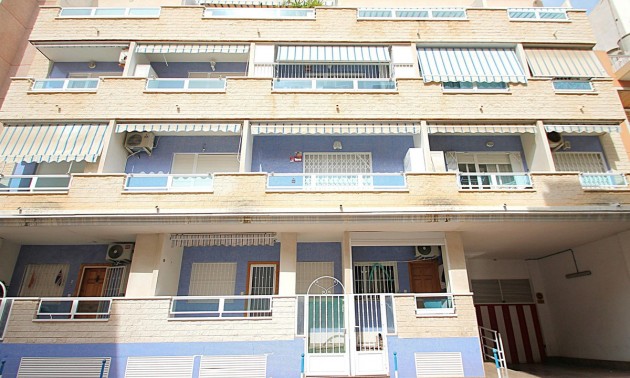 Apartment - zum Verkauf - Torrevieja - Torrevieja Centro