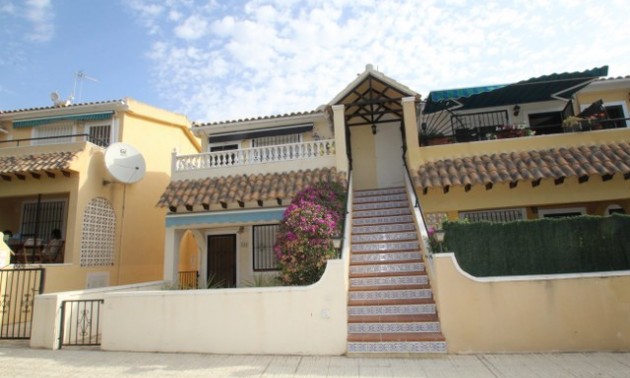 Apartment - zum Verkauf - Villamartin - Lomas del Golf