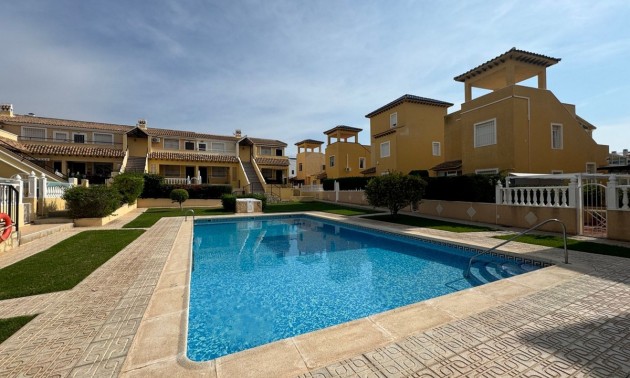 Appartement - A Vendre - Orihuela - Villamartin