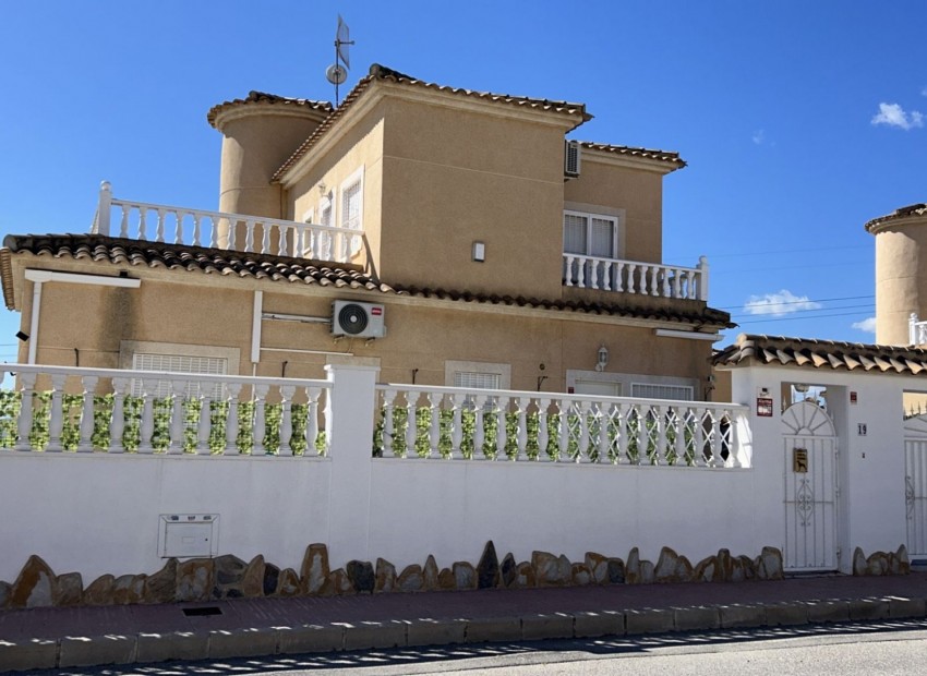 Location - Villa - Atalaya Park