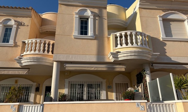 Maison de ville - A Vendre - Heredades - Heradades