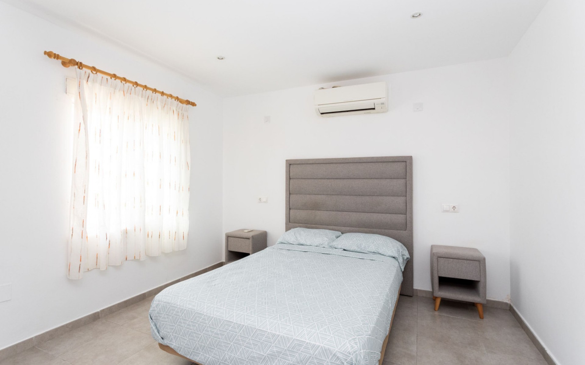  - Radhus -  - Los Montesinos Centro