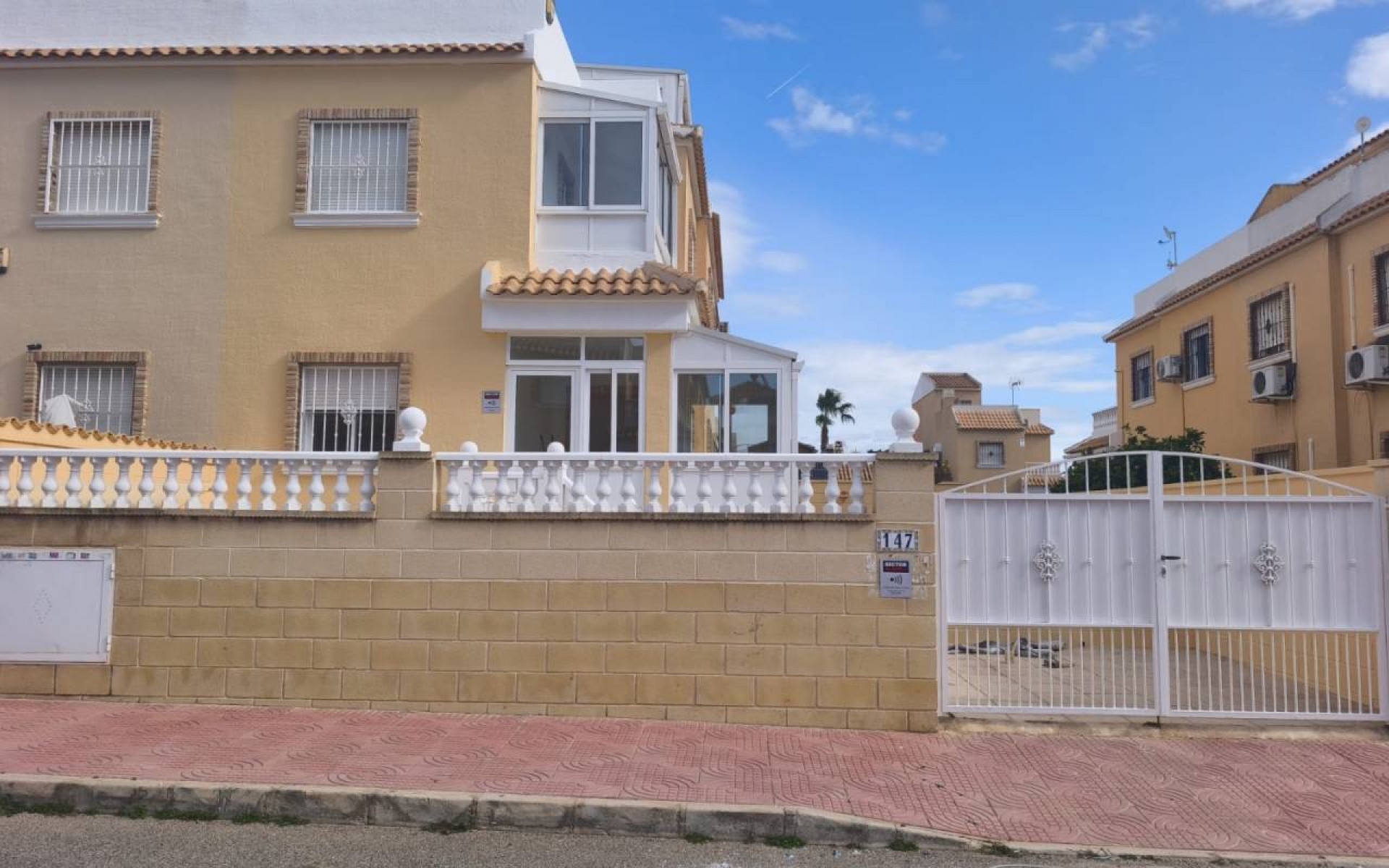 - Radhus - 