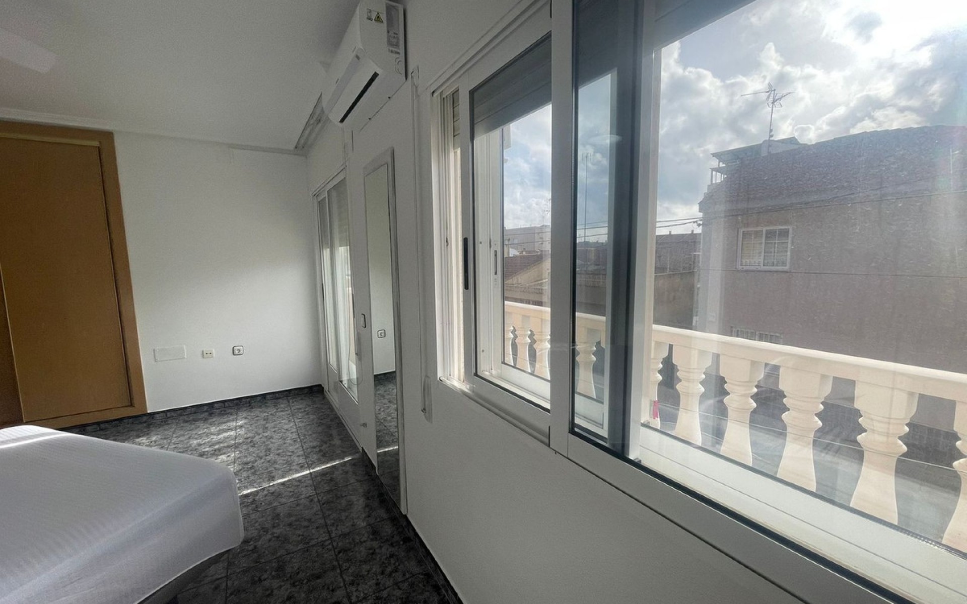  - Radhus - 