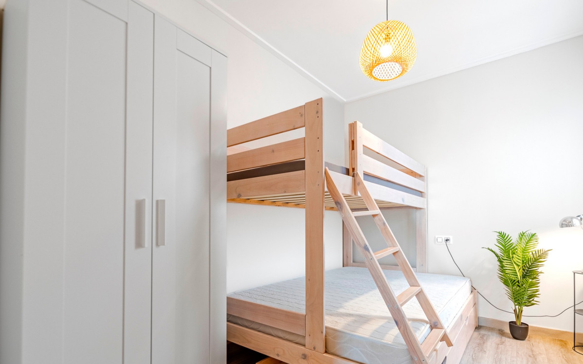  - Radhus - 