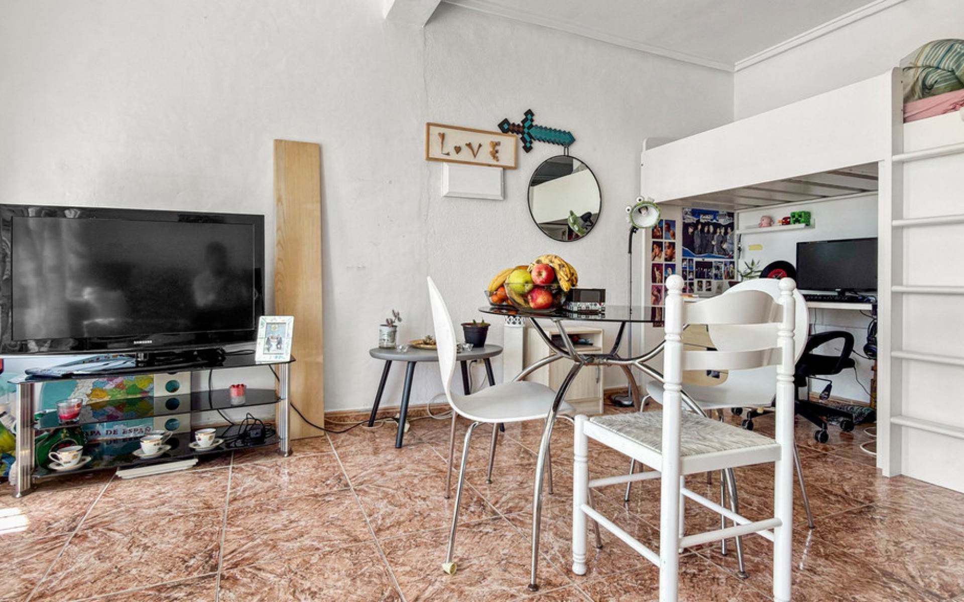  - Radhus - 