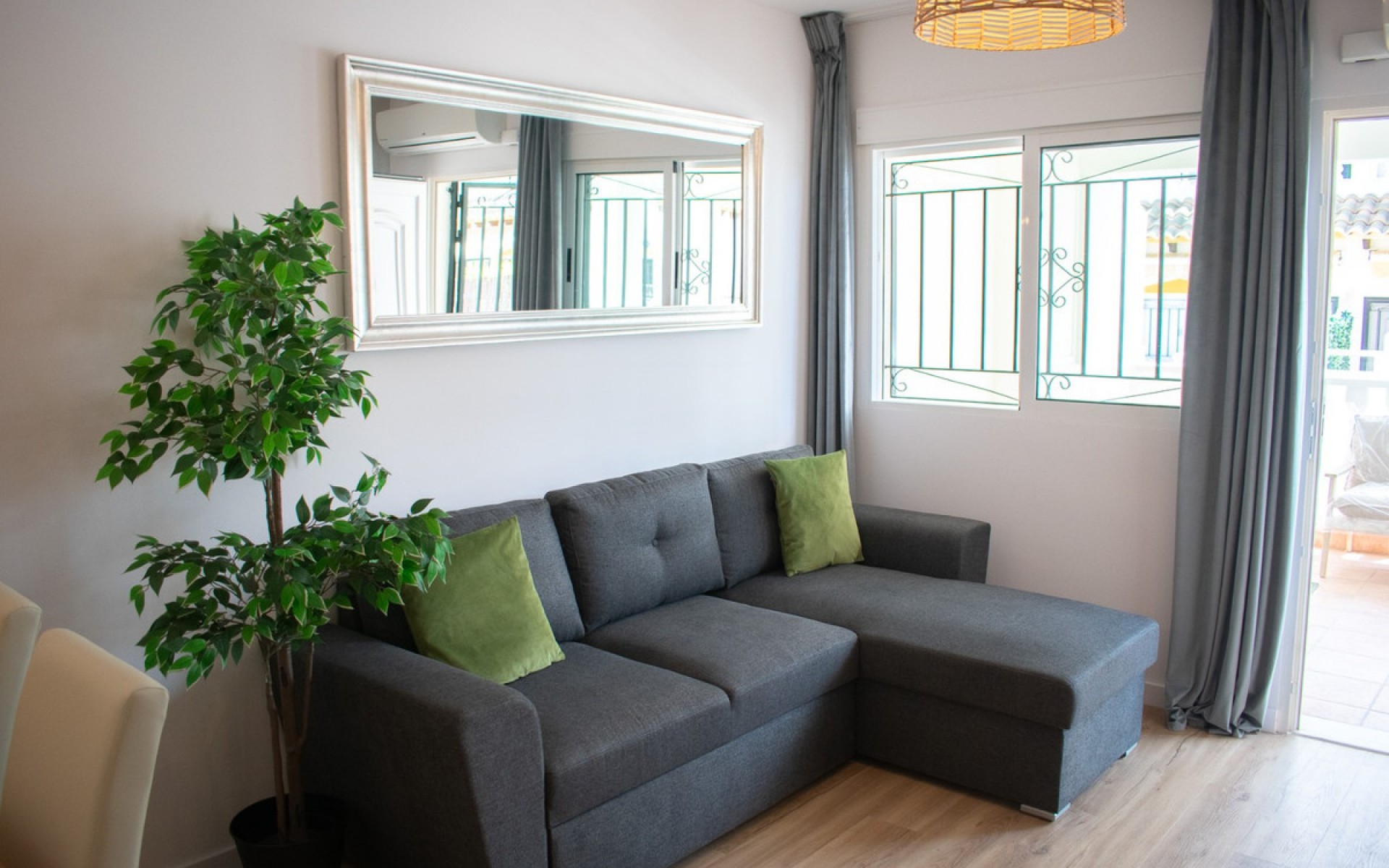  - Radhus - 